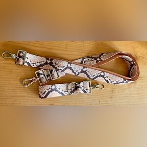 New out of pkg Harveys Python 4 panel crossbody strap & keychain.